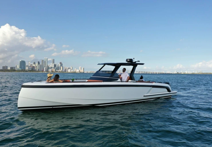 Vanquish VQ40 United States of America - New England | Smart