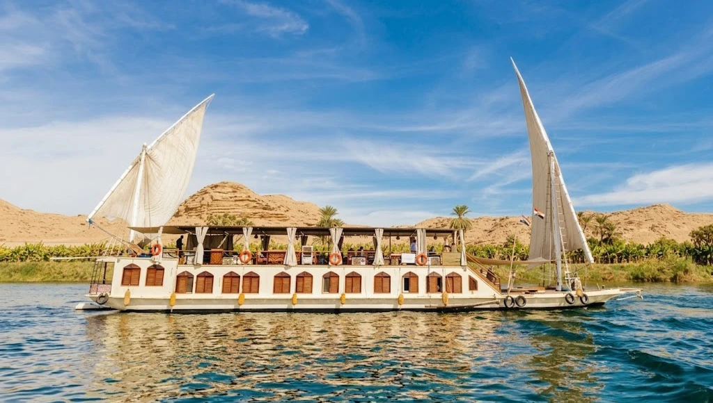 Croisière en dahabieh sur le Nil, visites des temples sacrés, pyramides de Gizeh, séjour au Caire : 11 jours de voyage au cœur de l'Égypte pharaonique