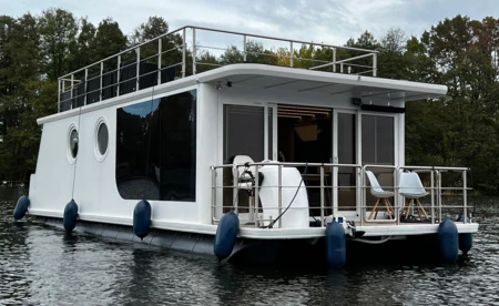 Houseboat 4300