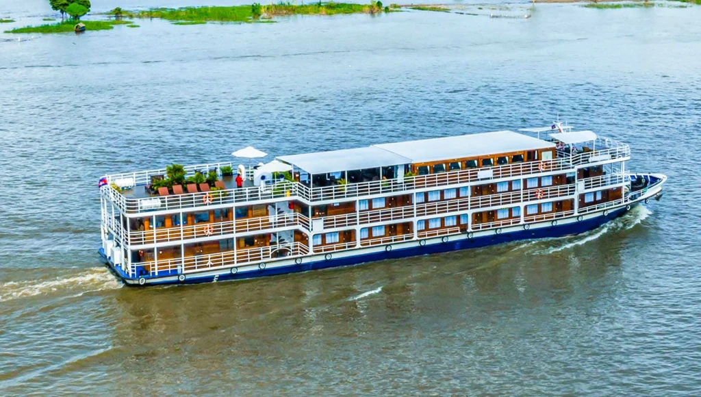 Visite des temples d'Angkor et navigation dans le delta du Mékong, découverte de la majestueuse baie d'Halong