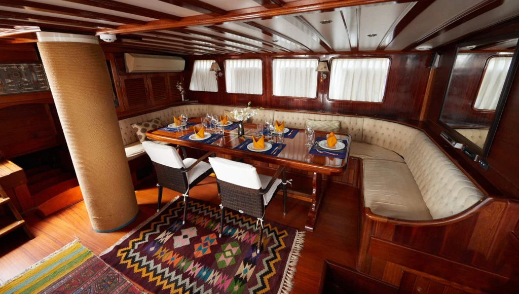 Lagons aux eaux turquoises, sable blanc : une croisière idyllique dans les plus beaux atolls des Maldives