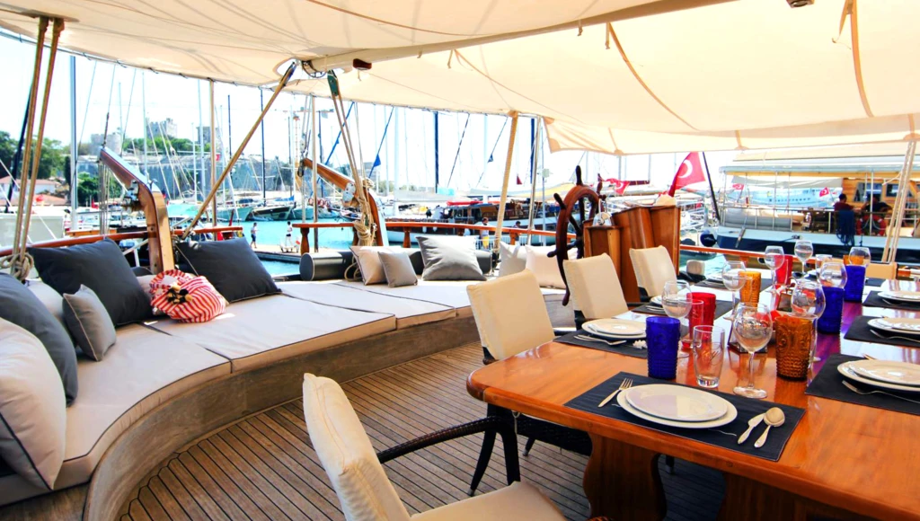 Lagons aux eaux turquoises, sable blanc : une croisière idyllique dans les plus beaux atolls des Maldives