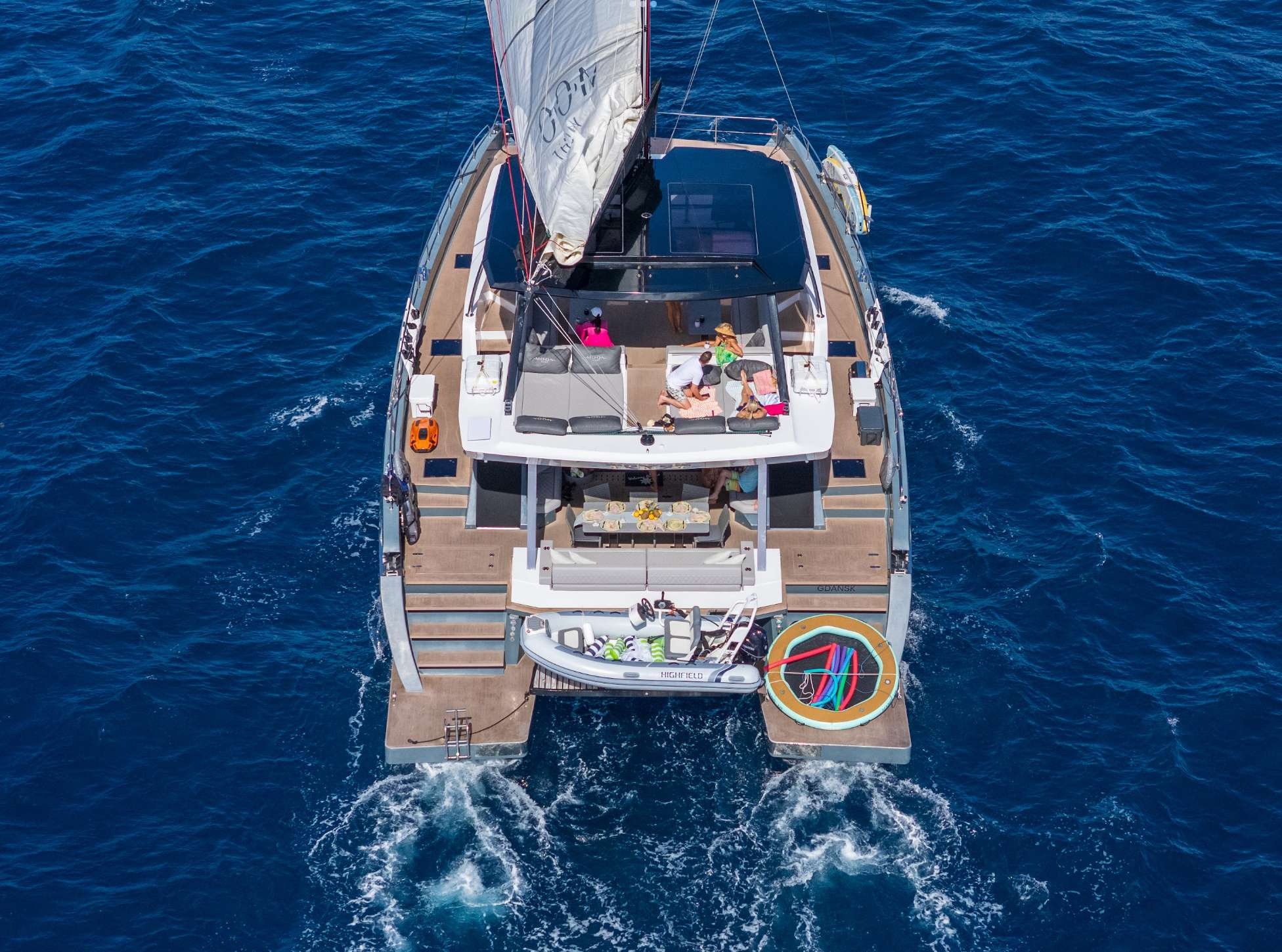 Moon yacht 65