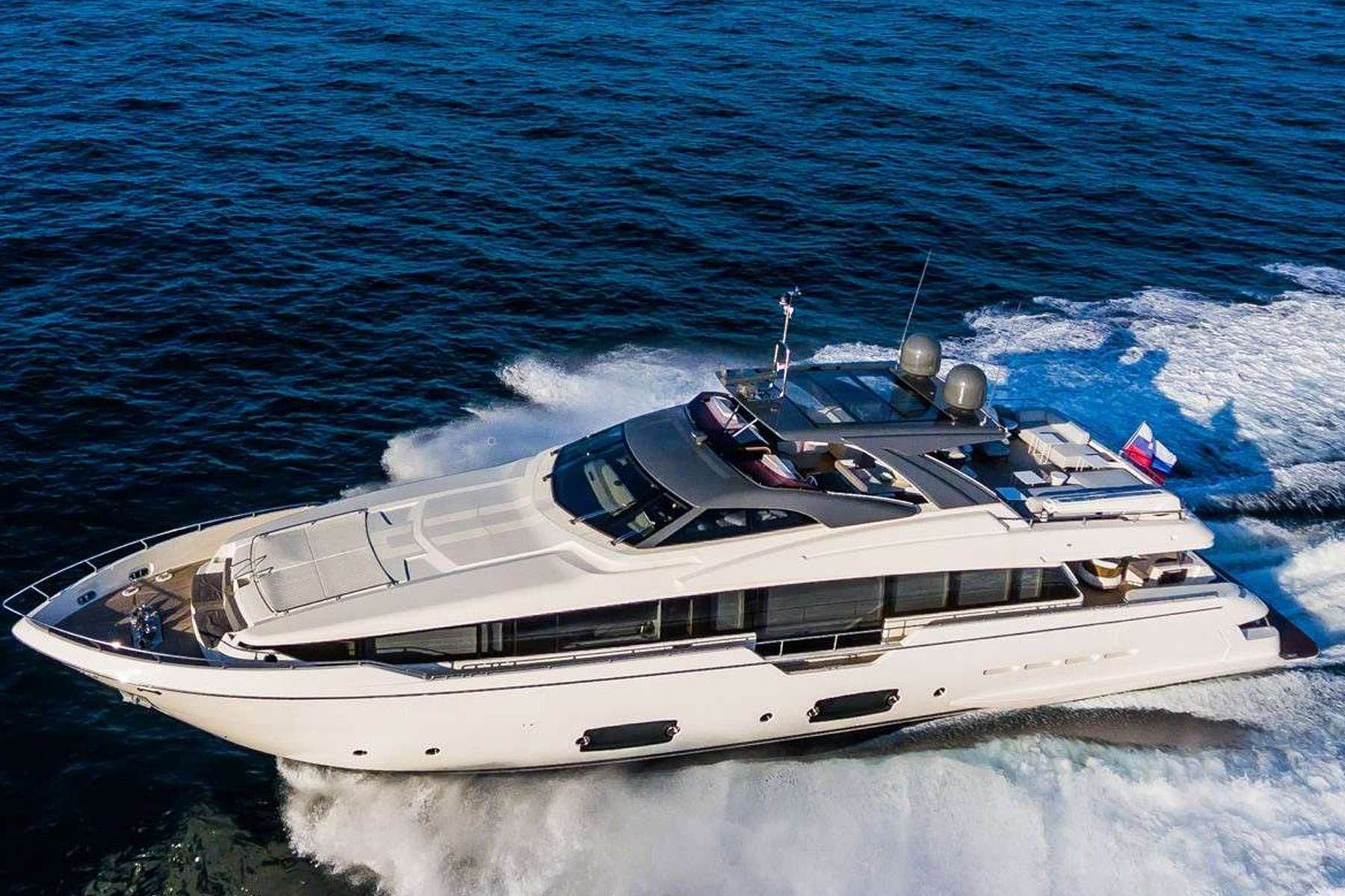 Ferretti 960