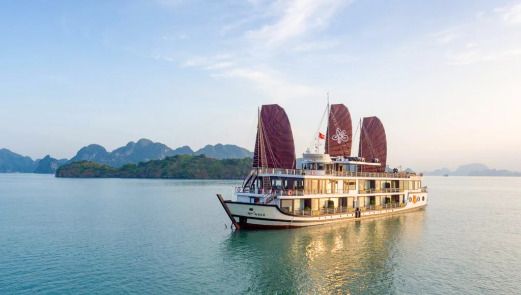 Évasion unique en baie d'Halong : croisière inoubliable au cœur du Vietnam