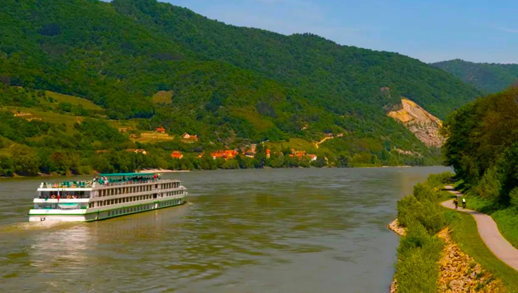 Eine majestätische transeuropäische Kreuzfahrt entlang der 3 berühmten Flüsse: Rhein, Main und Donau