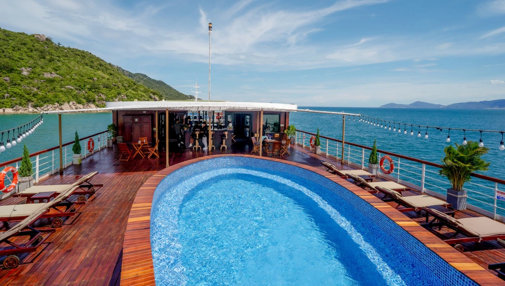 17 jours pour découvrir le Mékong (de Siem Reap vers Saigon) puis la baie d'Halong