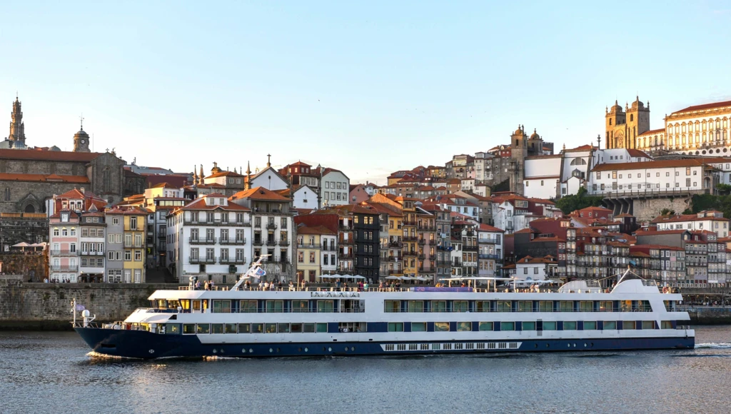 L'essenza del Douro: navigazione con partenza da Porto, tra le quintas di Pinhao e i vigneti di Regua