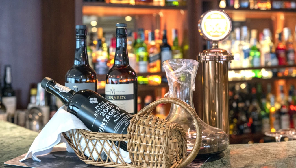 L'essenza del Douro: navigazione con partenza da Porto, tra le quintas di Pinhao e i vigneti di Regua