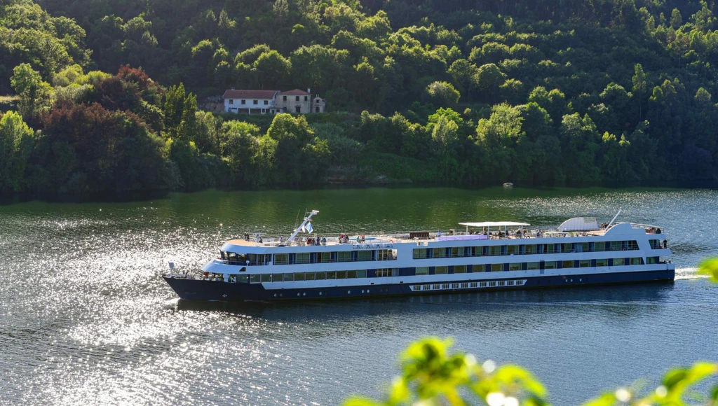 L'essenza del Douro: navigazione con partenza da Porto, tra le quintas di Pinhao e i vigneti di Regua