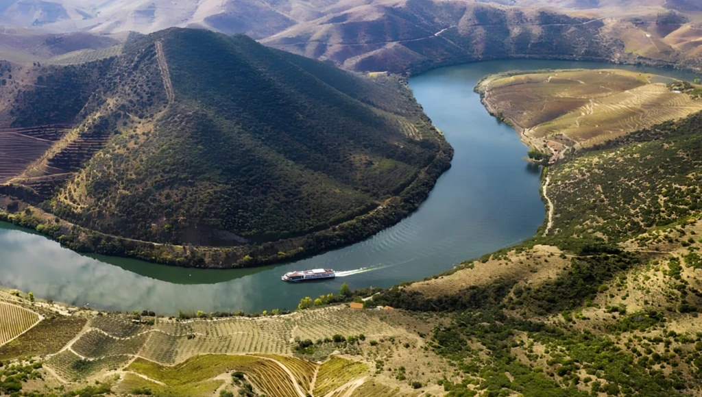 Magnifico viaggio lungo il Douro, tra i villaggi e i vigneti portoghesi più belli