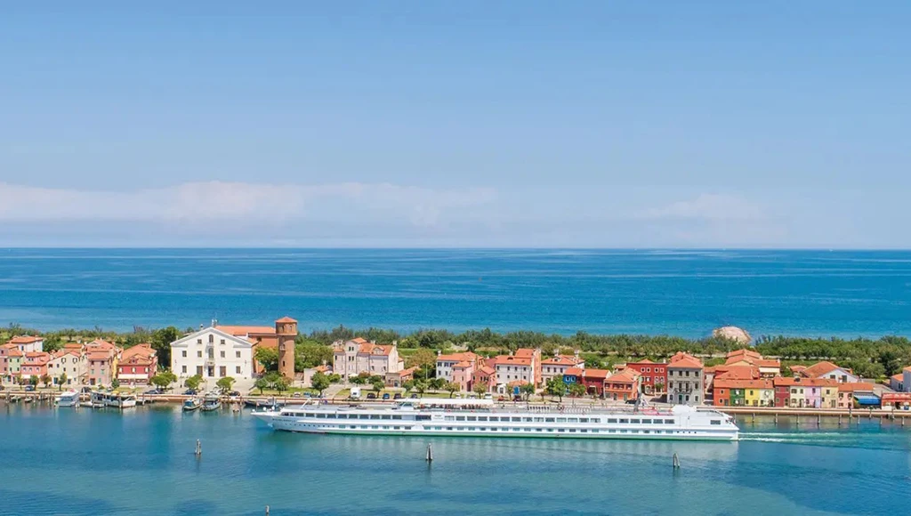 Relaxing cruise in Venice and its lagoon: a feast for the eyes and the taste buds