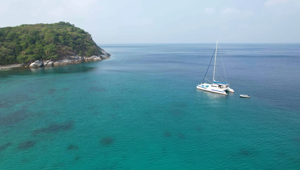 Lujo tropical: navegación excepcional entre Phuket, Koh Lanta y Koh Phi Phi Ley