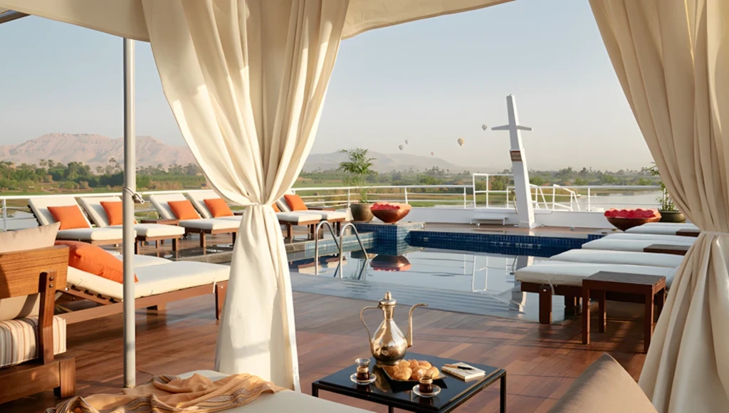 Prestigious cruise on the Nile between Aswan and Luxor