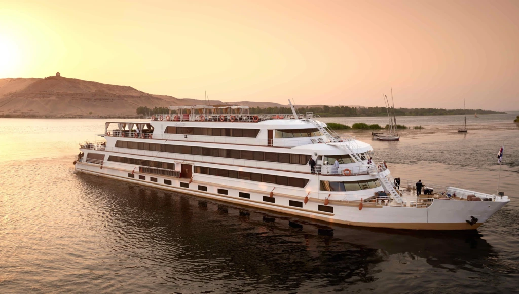 Prestigious cruise on the Nile between Aswan and Luxor