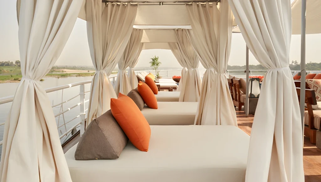Prestigious cruise on the Nile between Aswan and Luxor