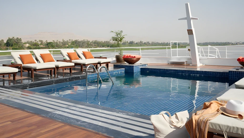 Prestigious cruise on the Nile between Aswan and Luxor