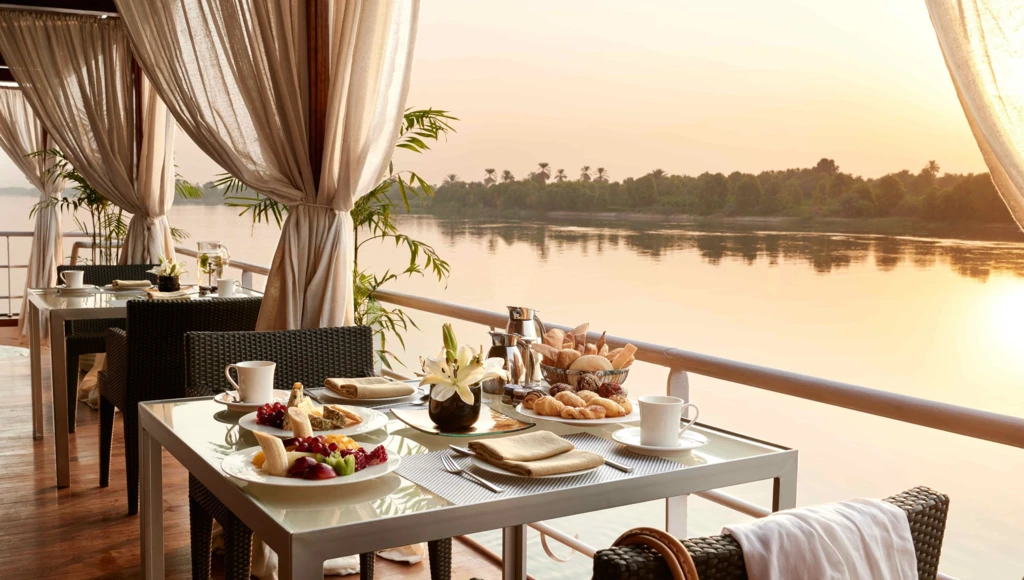 Prestigious cruise on the Nile between Aswan and Luxor