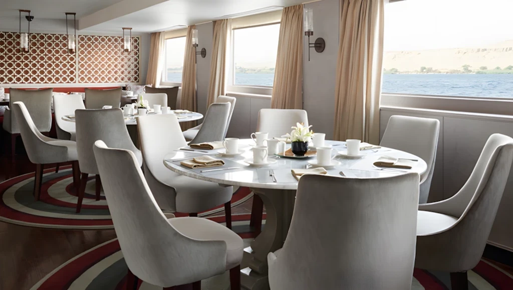 Prestigious cruise on the Nile between Aswan and Luxor