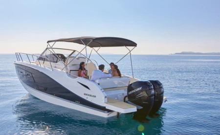 Quicksilver Activ 875 Sundeck