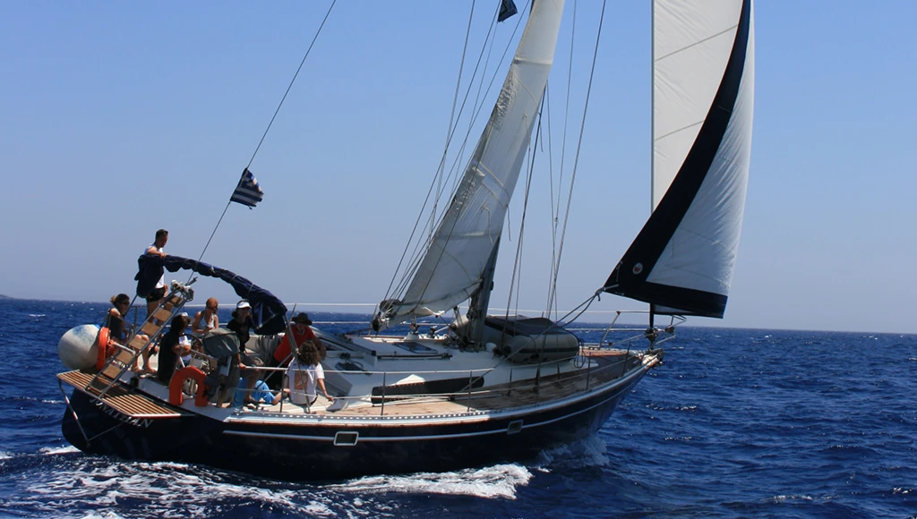 Croisière à voile active au coeur des Cyclades, le fameux archipel de Grèce