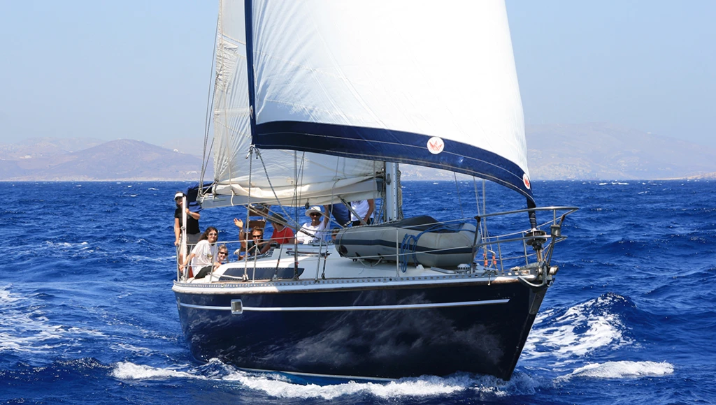 Croisière à voile active au coeur des Cyclades, le fameux archipel de Grèce