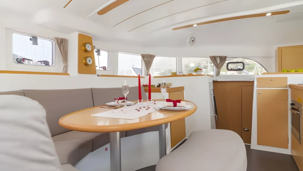 Una magica crociera tra baie paradisiache, mari cristallini, tartarughe e delfini