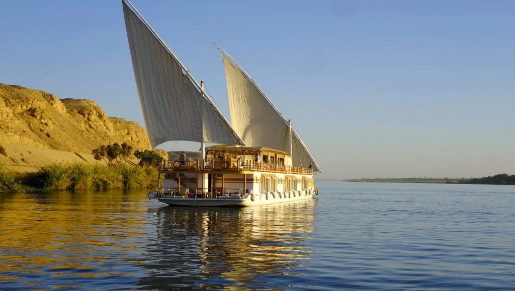 A prestigious stay on the waters of the Nile: discover Luxor and Aswan
