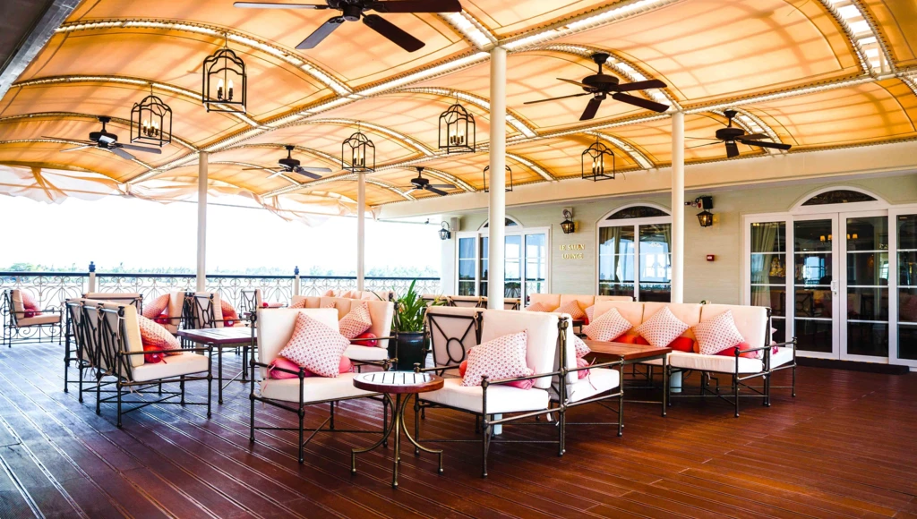 Prestigiosa navegación entre Vietnam y Camboya