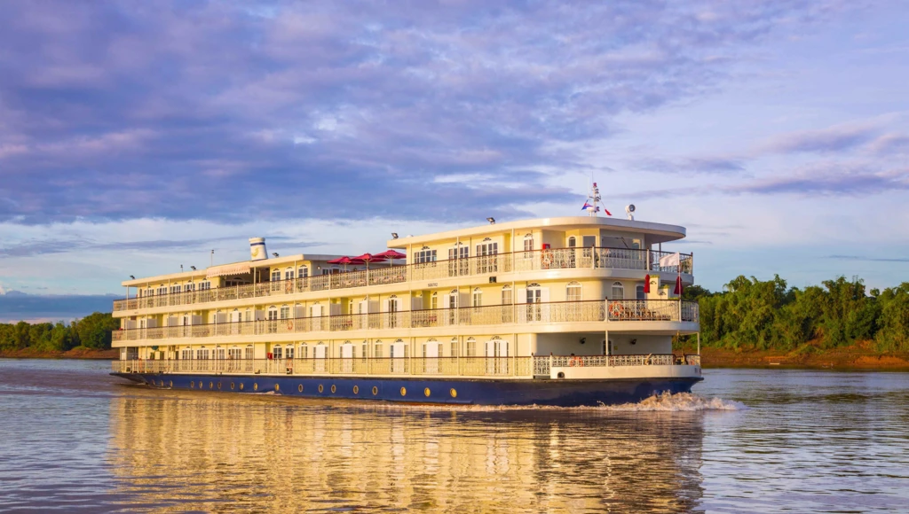 Prestigiosa navegación entre Vietnam y Camboya