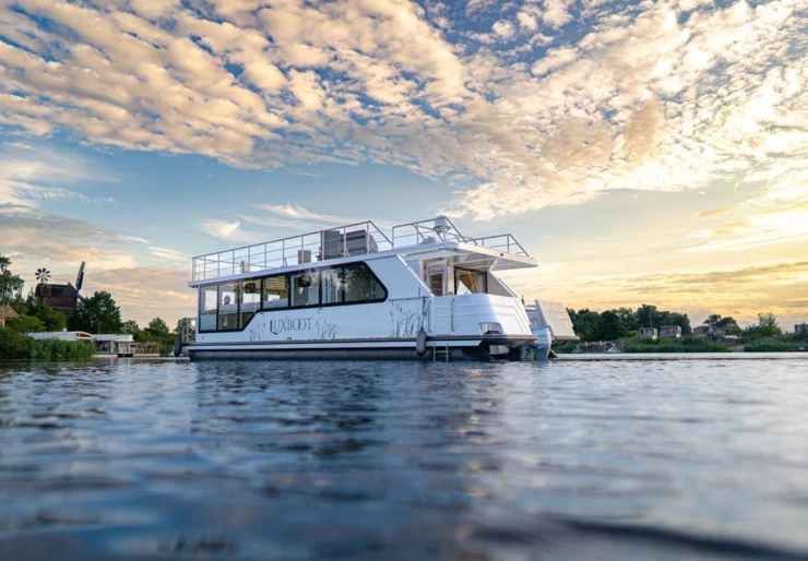 Luxboot Floating House  | Luxboot 2