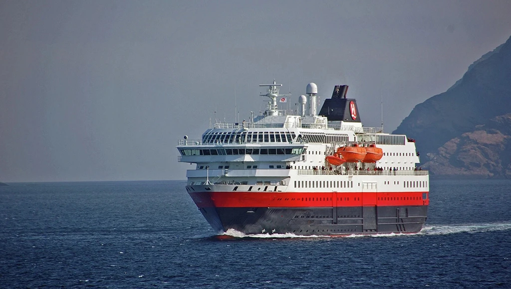 Großartige 12 tägige Segeltour entlang der norwegischen Küste und Entdeckung der prächtigen Fjorde