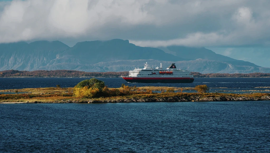 Großartige 12 tägige Segeltour entlang der norwegischen Küste und Entdeckung der prächtigen Fjorde