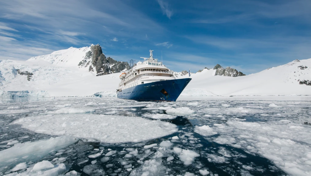 Aux confins du Grand Nord : 13 jours d'expédition unique entre les îles britanniques, l'Islande et le Svalbard