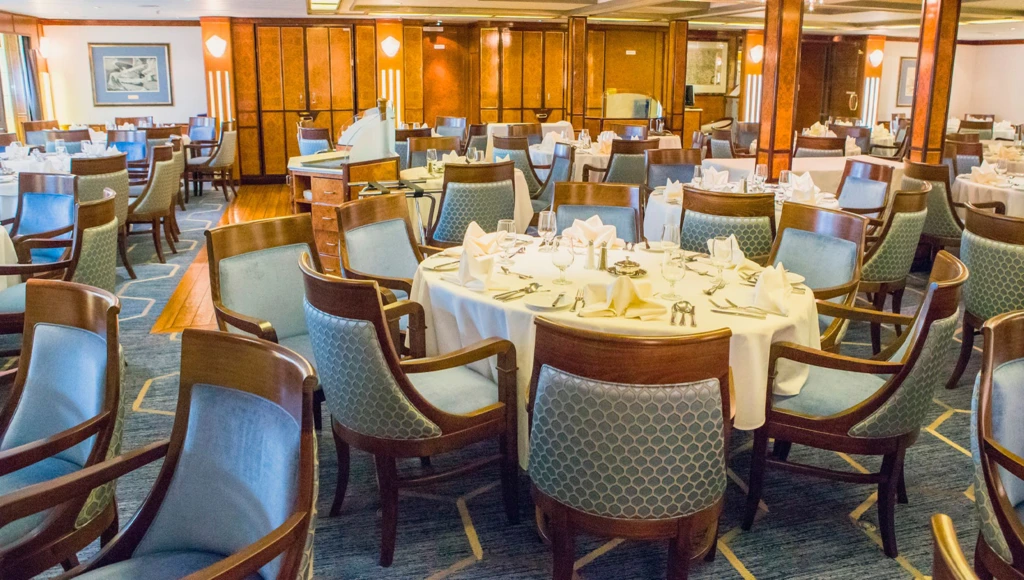 Aux confins du Grand Nord : 13 jours d'expédition unique entre les îles britanniques, l'Islande et le Svalbard