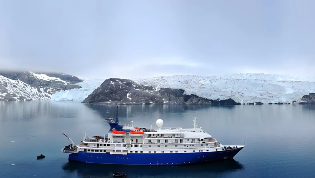 Aux confins du Grand Nord : 13 jours d'expédition unique entre les îles britanniques, l'Islande et le Svalbard