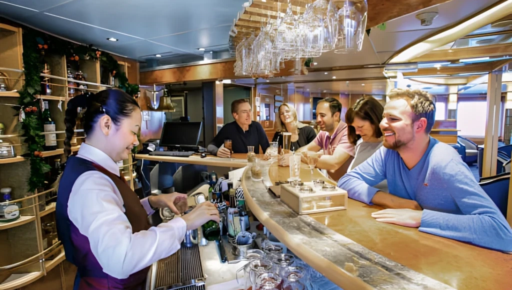 Aux confins du Grand Nord : 13 jours d'expédition unique entre les îles britanniques, l'Islande et le Svalbard