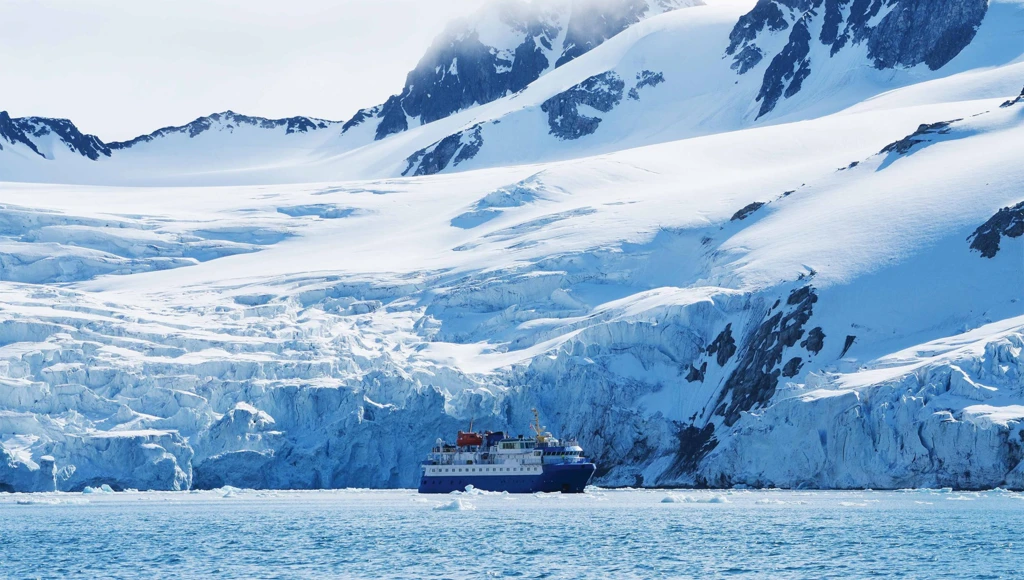 Aventure inoubliable au Svalbard, entre Longyearbyen, Krossfjorden et Bellsund