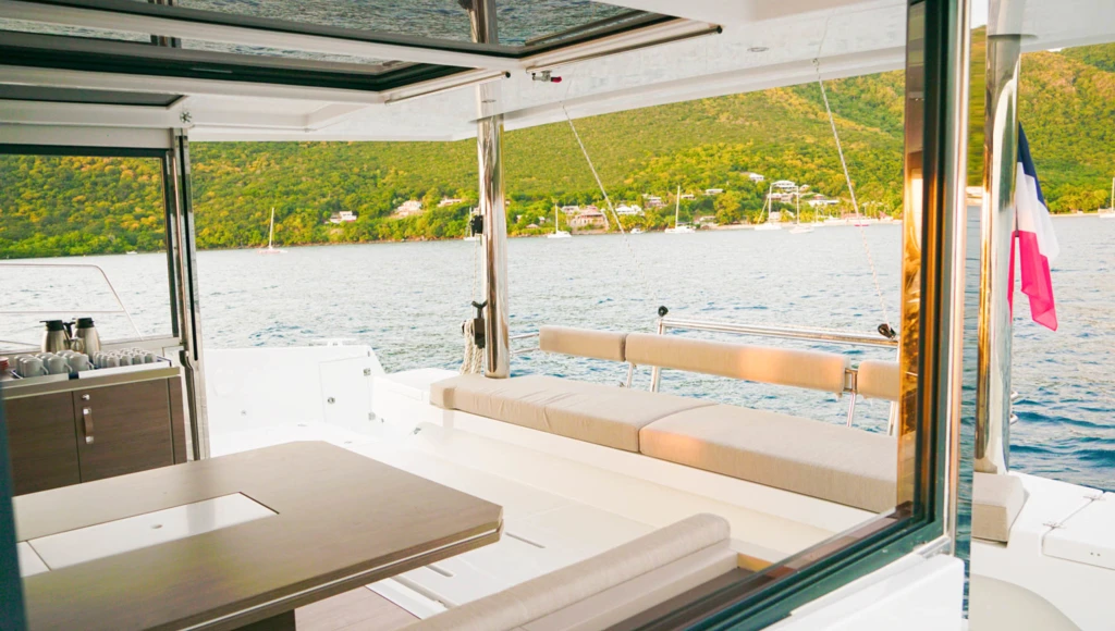 Avventura tropicale: una crociera in catamarano sulle acque cristalline del Mar dei Caraibi