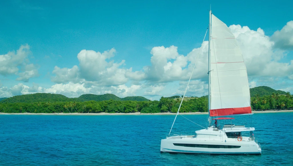 Avventura tropicale: una crociera in catamarano sulle acque cristalline del Mar dei Caraibi