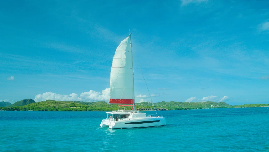 Avventura tropicale: una crociera in catamarano sulle acque cristalline del Mar dei Caraibi