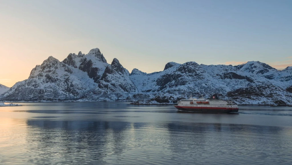 Voyage de 4 jours au cœur des grands fjords norvégiens et 1 jour en train panoramique à 1 222 mètres au-dessus du niveau de la mer