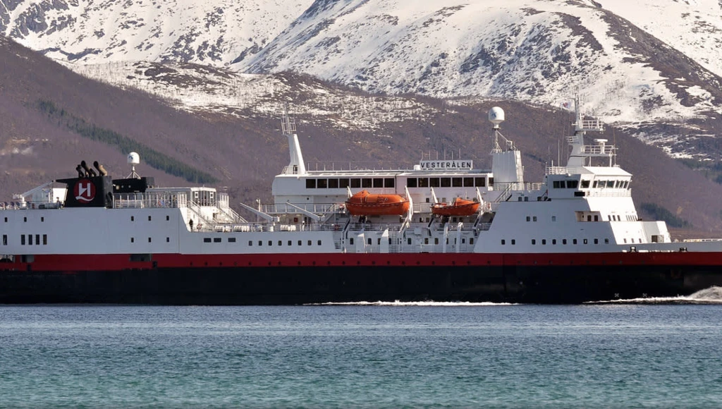 Crociera spettacolare attraverso le più belle isole dell'Artico norvegese: 6 giorni da Kirkenes a Bergen