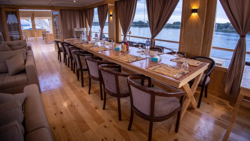 5-day cruise on the Nile with visits to Esna, Edfu, Kom Ombo, and Daraw