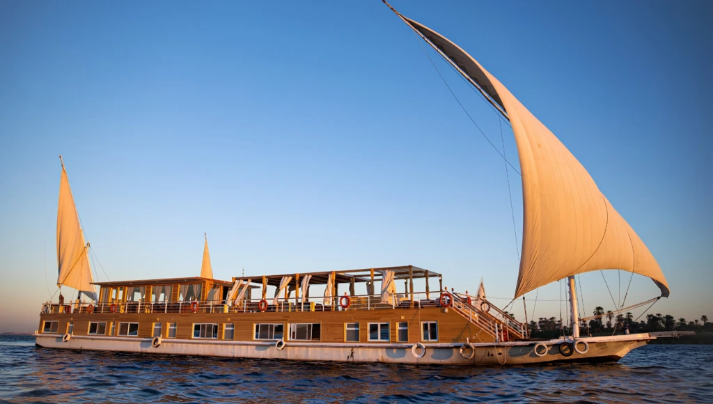 5-day cruise on the Nile with visits to Esna, Edfu, Kom Ombo, and Daraw