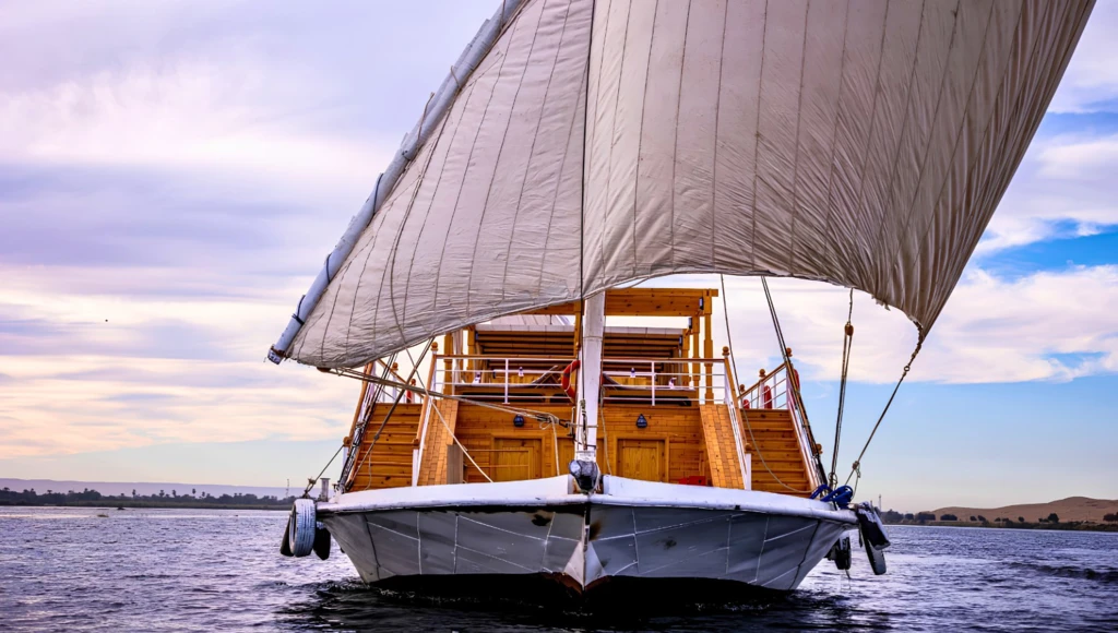 5-day cruise on the Nile with visits to Esna, Edfu, Kom Ombo, and Daraw