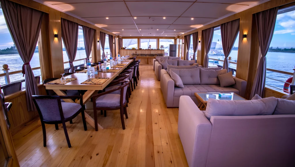 5-day cruise on the Nile with visits to Esna, Edfu, Kom Ombo, and Daraw