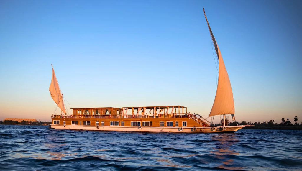 5-day cruise on the Nile with visits to Esna, Edfu, Kom Ombo, and Daraw