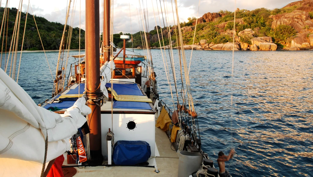 Crucero romántico de una semana por las Seychelles: evasión total en las playas más bellas del mundo
