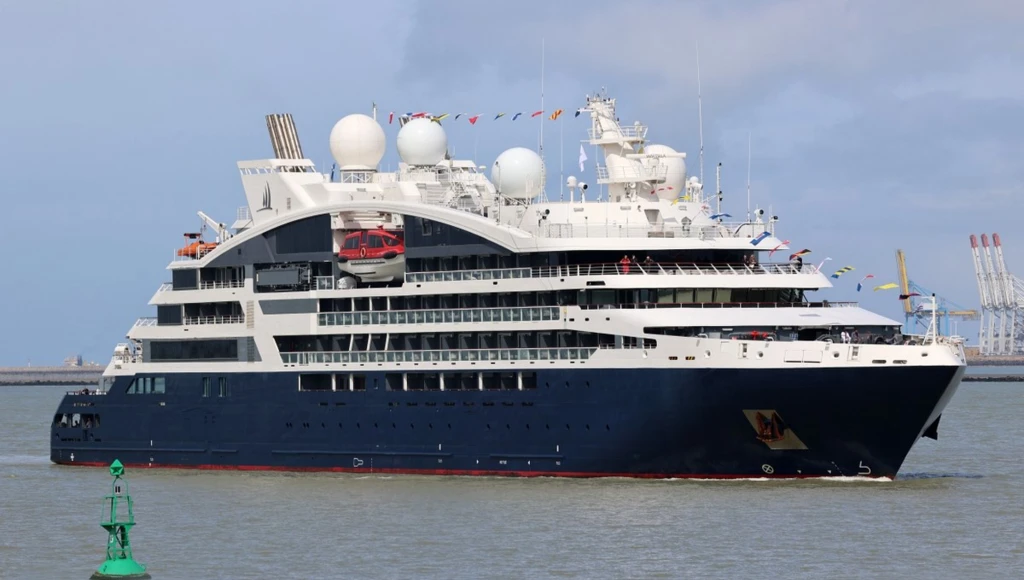Croisière de 11 jours vers les terres ancestrales du Nord de l'Europe : loch de Belfast, Highlands écossais, Hébrides, Féroé et fjords islandais